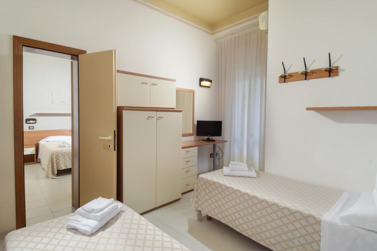 Hotel Continental Cattolica Exterior foto